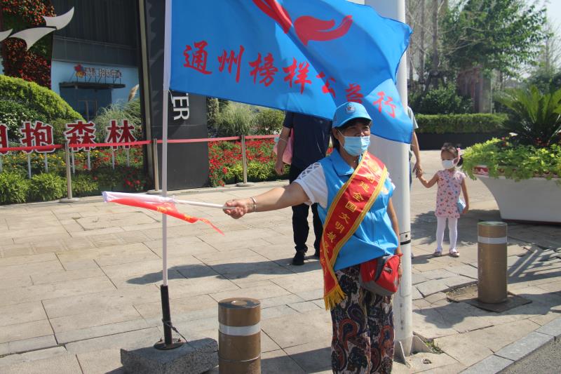 <strong>肥胖女人日B网站</strong>